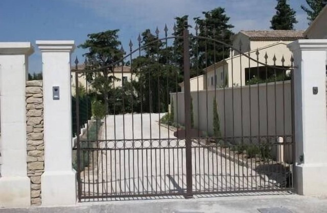 Luxury villa, heated pool in Saumane de vaucluse l'isle sur la Sorgue