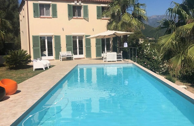 Luxury villa -private heated pool-mountain view 5 min from the sea-4 bdrms -2SDB