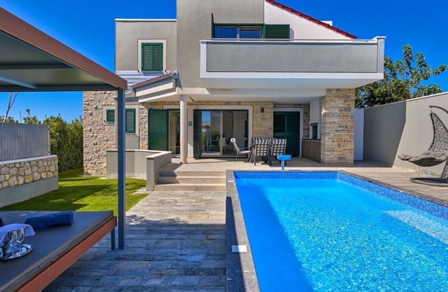 Luxury Villa Lunaria with Pool