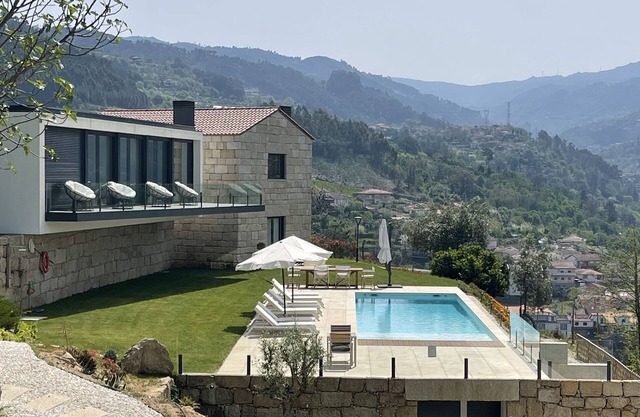 Luxury villa on the River Douro - heated pool, stunning views