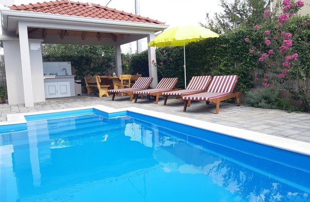 LUXURY VILLA PETRA WITH 5 BEDROOMS NEAR SPLIT