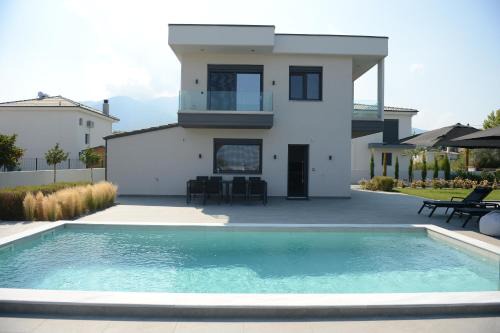Luxury Villa Plaka Litochorou with Pool