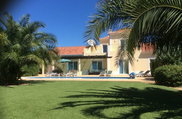 Luxury Villa, Private Heated Pool, Air-Con, WiFi, Secure Gated Mature Gardens