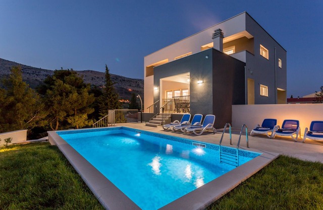 Luxury villa with a swimming pool Tugare, Omiš (K-20067)