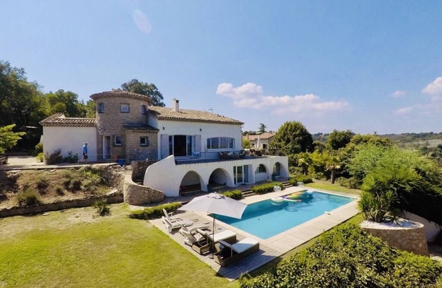 Luxury villa with a view, 15 min away from the sea
