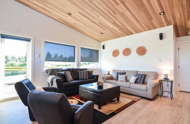 Luxury Villa With Hot Tub & Private Sandy Beach.