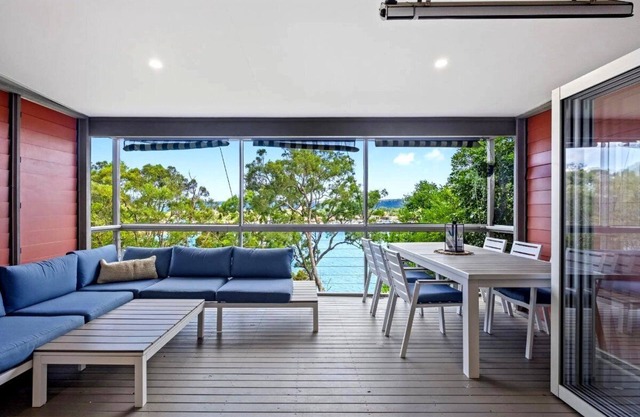 Luxury Villas Cottage in Paradise at Daleys Point (Walk to the beach)