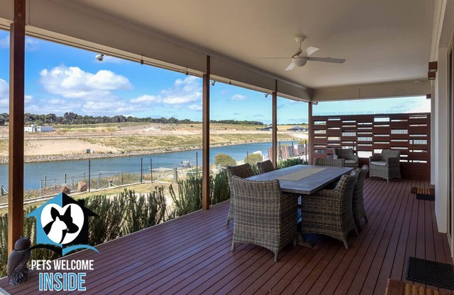 Luxury Waterfront Holiday Home - Bring the Boat!