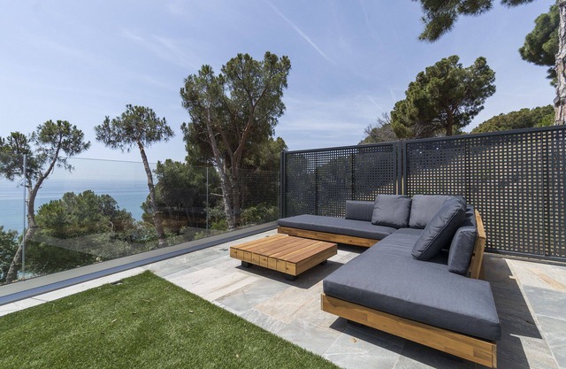 Luxury Waterfront Villa near Barcelona