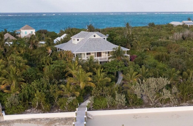 Luxury waterfront villa overlooking the Sea of Abaco w/dock and lots of privacy