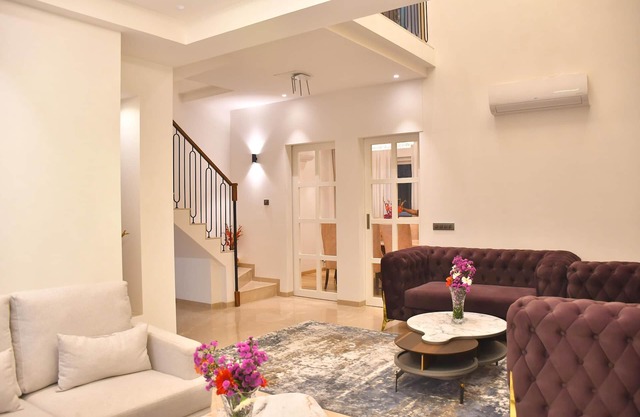 LuxuryHouse-3BR-Free Car & Driver-Balcony-WiFi
