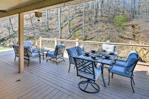 Lyles Peaceful Creekside Home Hot Tub and Fire Pit