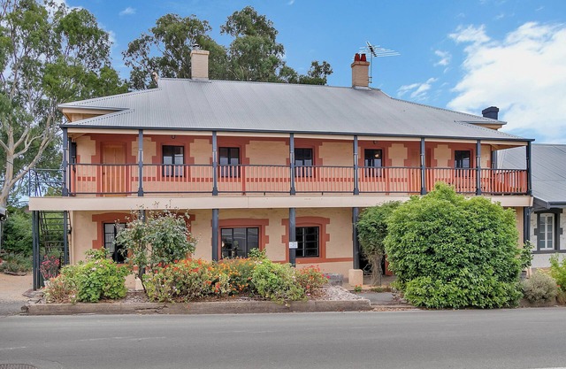 Lyndoch Grand Barossa Group Accommodation entire house Lyndoch village sleeps 14