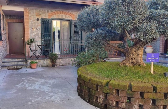 Midway House Apartment with free internal parking