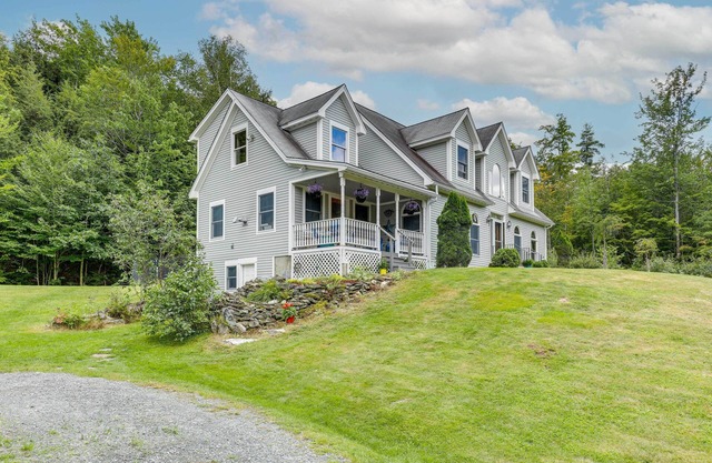 Meriden Village of Plainfield Home w/Backyard