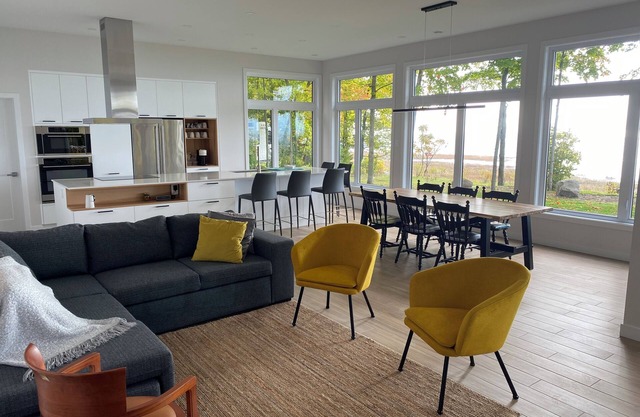 Maison Contemporaine en Bordure du St-laurent. Location Minimum 31 Nuits