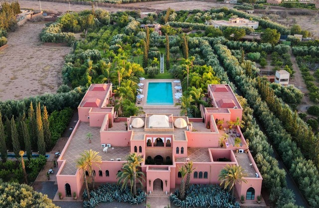 Luxury villa with 180 m2 pool spa and 5-star service by feelluxuryholidays