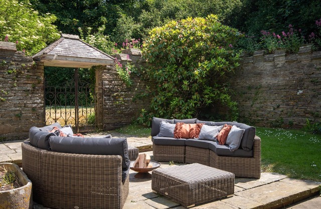 Maberly House - a house that sleeps 15 guests in 7 bedrooms