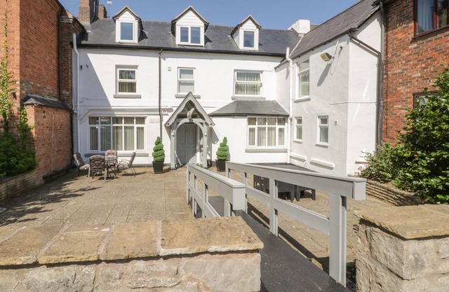 MAES ELWY, family friendly, luxury holiday cottage in St Asaph