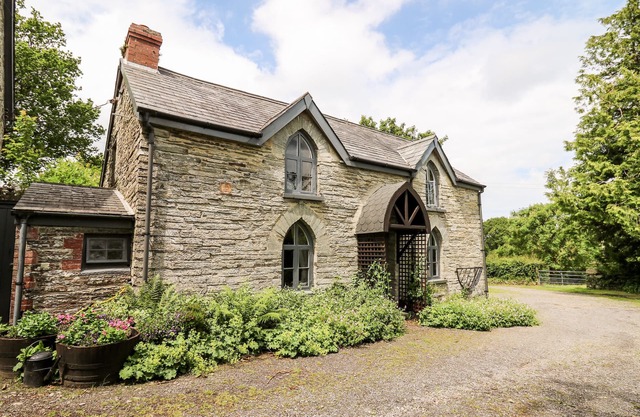 MAESGWYN, pet friendly, character holiday cottage in Cardigan
