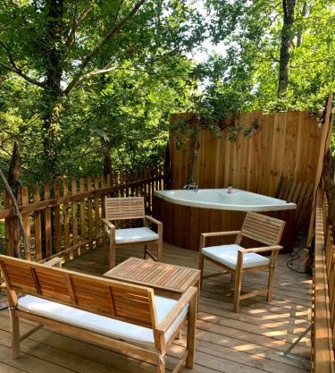 Magic Roof Top Bus with big bath in the tree forest!