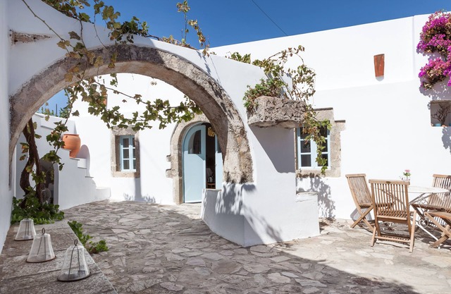 Magical centuries-old house sleep10