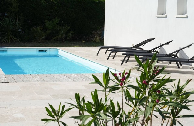 Magnificent renovated villa in a quiet environment near the sea with swimming pool