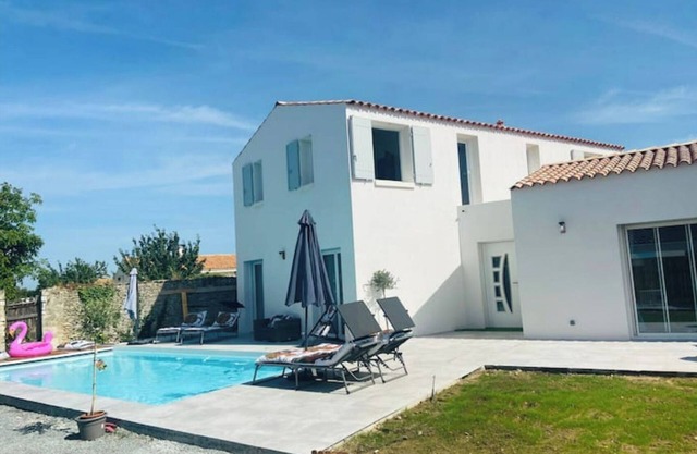 Magnificent architect-designed villa/heated pool