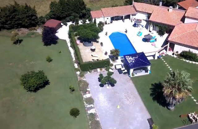 Magnificent quiet villa with swimming pool and jacuzzi