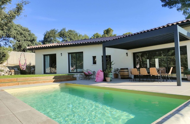 Magnificent air-conditioned villa 15 minutes from the sea