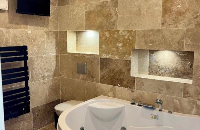 Magnificent apartment with jacuzzi and private terrace just a few metres from the canal