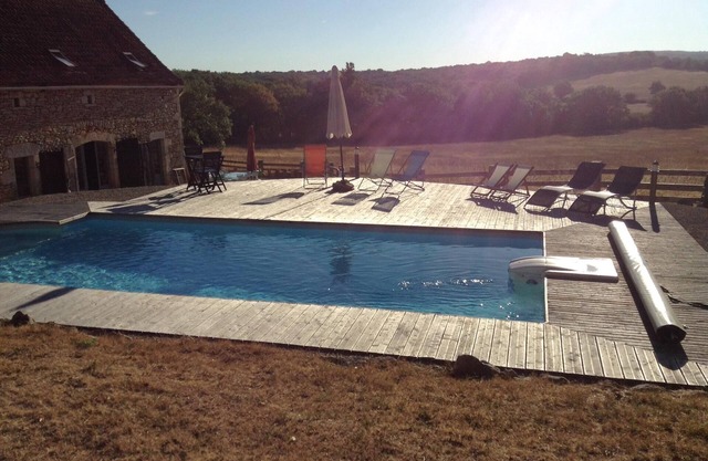 Magnificent barn, 8 people 4 bedrooms, private heated pool, countryside