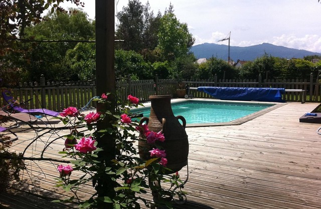 Magnificent Béarnaise house dated 1670, with swimming pool, between sea and mountains