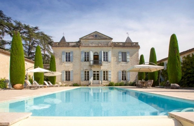 Magnificent Château, Swimming pool, Tennis court, Park, for 26 people
