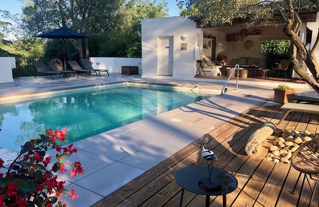 Magnificent house with swimming pool in a 5000 m2 park just a few minutes from the sea