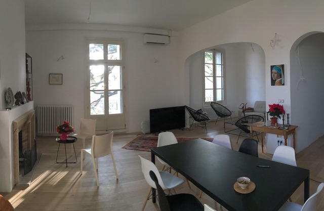 Magnificent living room and terrace overlooking the garden