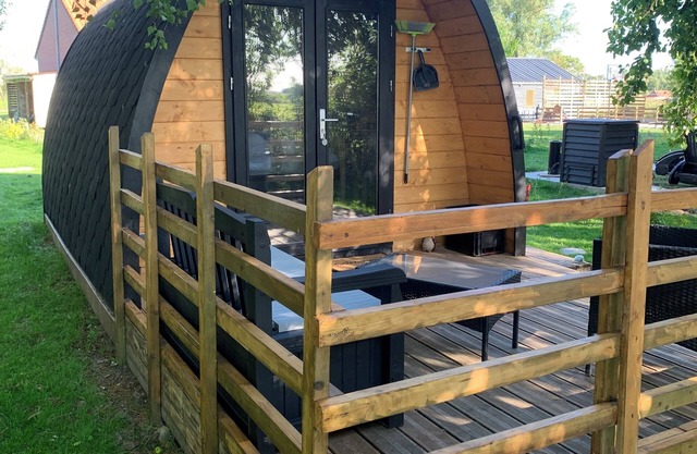 Magnificent "Pod" fully equipped self-catering cottage in the countryside near Bergues