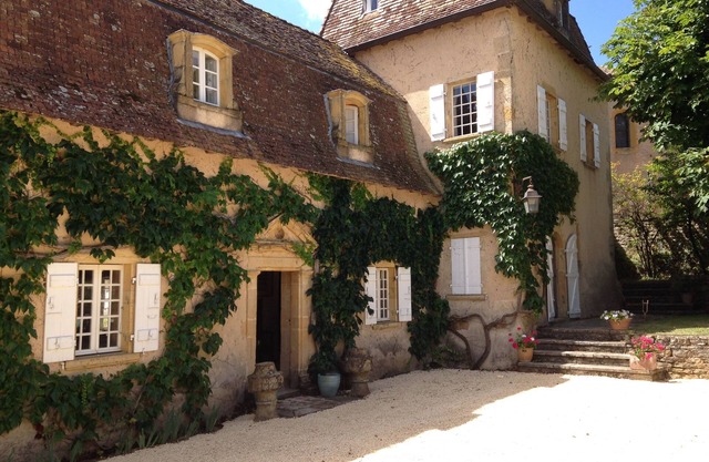 Magnificent presbytery of the 17th century, charming residence.