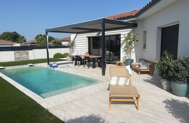 Magnificent single-storey house 10 minutes from the beach
