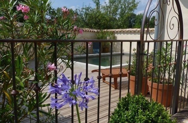 Magnificent single-storey house. Superb garden and private pool (sleeps 6)