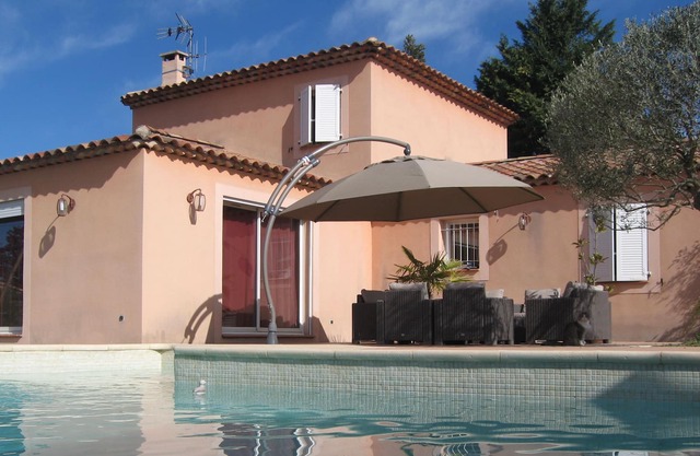 Magnificent villa with pool on the edge of Verdon .with independent studio.