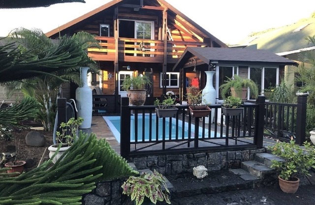 Magnificent Villa "Chalet" comfortable 100 m from the beach and the center. Swimming pool