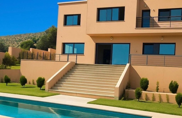 Magnificent villa with pool and sea view.