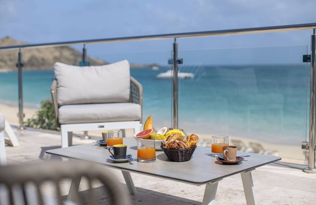 Magnificent waterfront apartment