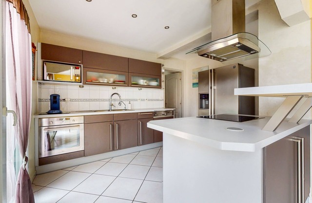 Magnifique Maison Dans Quartier Résidentiel