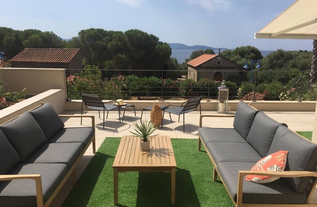Magnifique VUE MER : Appartement T4 DE Standing A Louer A Porto Pollo!