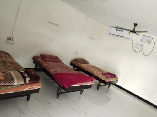 Mahadev Guest House