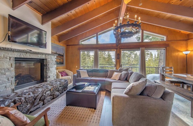 Mahogany by AvantStay | Snowbird Cabin w/Full Chamberlands Access!