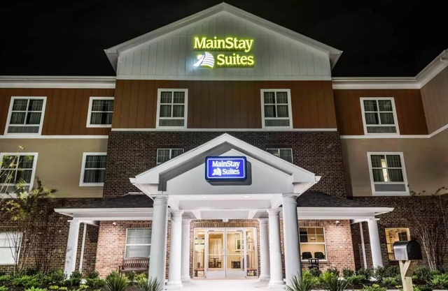 MainStay Suites Hackberry Sportsman's Lodge