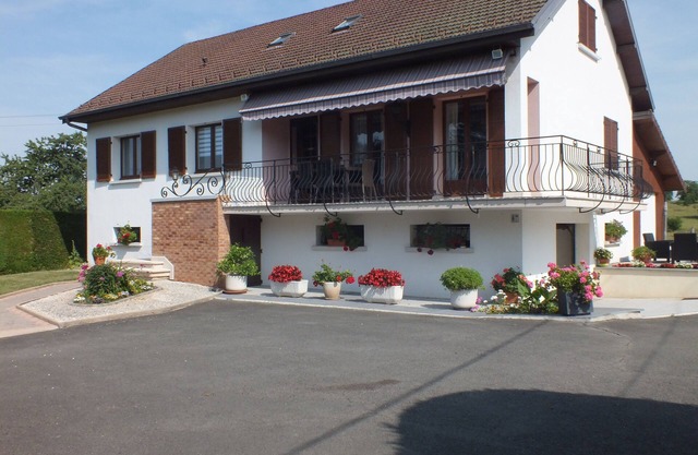 Maison Calme, au Cœur D'une Campagne Verdoyante